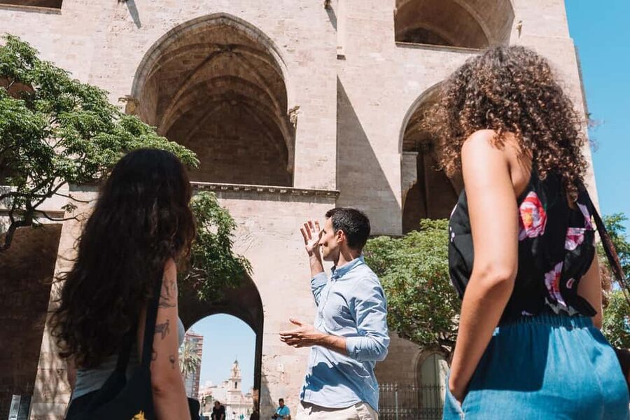 Valencia: Tapas and Drinks Evening Tour - Who should book this Valencia food tour?