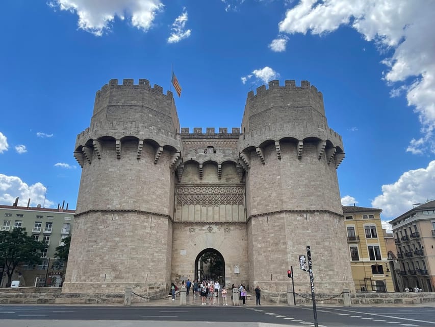 Valencia: Top 25 Highlights Guided Bike Tour - Mercado Central and the former silk exchange