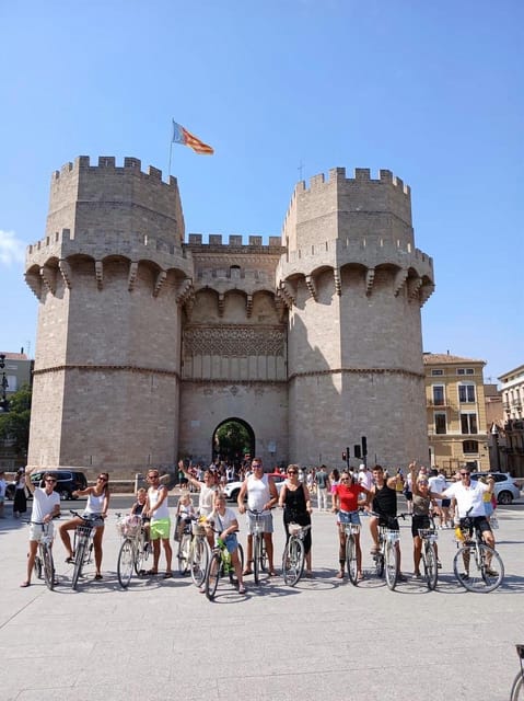 Valencia: Top 25 Highlights Guided Bike Tour - The guides make the difference