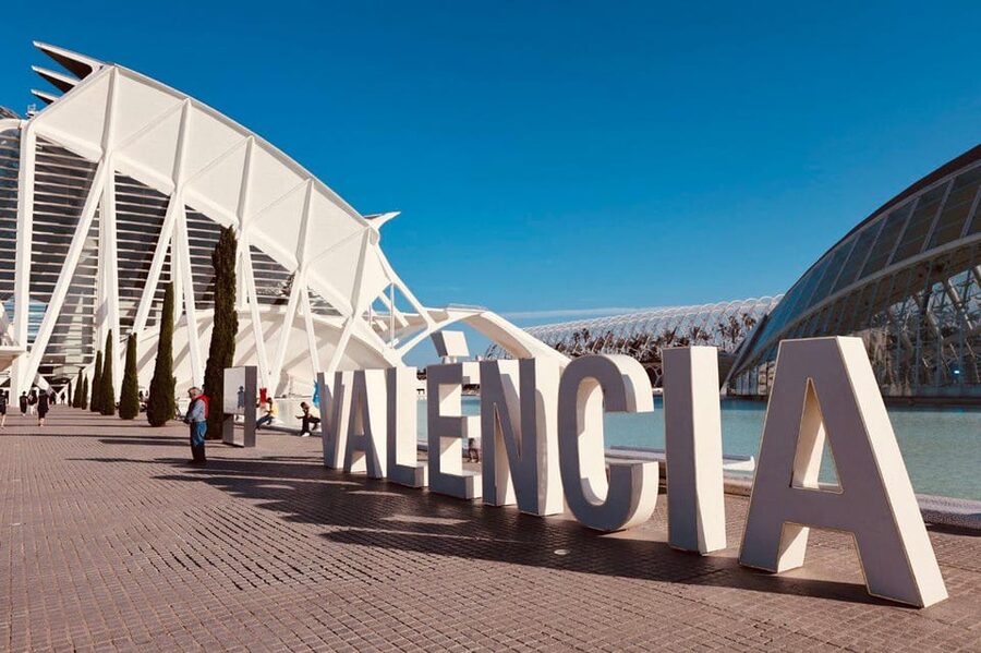 Valencia: Top 25 Highlights Guided Bike Tour - Russafa and Estació del Nord: a lively start