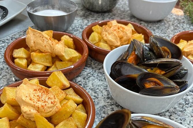 Valencian paella cooking class, tapas and visit to Ruzafa market. - A generous Valencian meal at the end