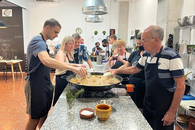 Valencian Paella Cooking Class, Tapas & Sangria - Evening - How hands-on is the cooking?