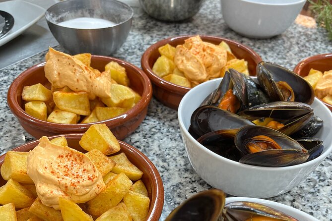 Valencian Paella Cooking Class, Tapas & Sangria - Evening - The social side of the evening