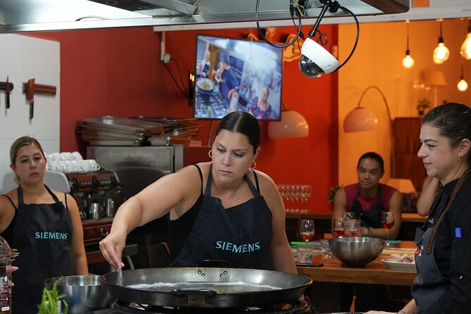 Valencian paella workshop and visit to the Algiros market - The Algirós Market visit sets the local tone
