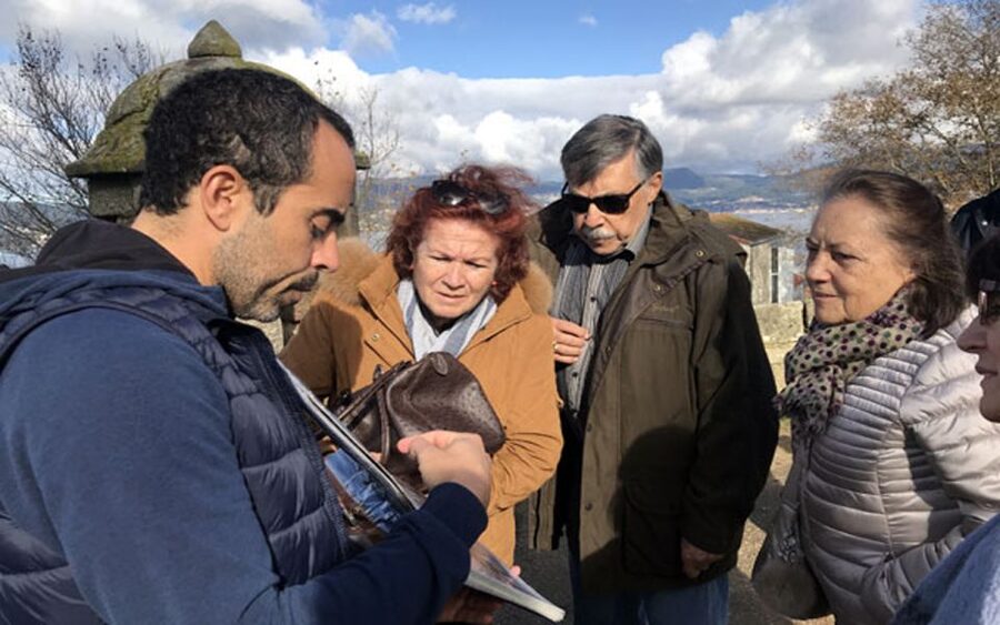 Vigo: Walking Tour with local History & Culture - Rúa Pescadería and the route toward the water