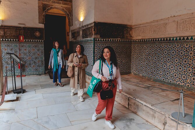 VIP Guided Seville Alcazar Pre-Opening, Cathedral & Old Town - What the guides add to the experience