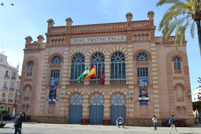 Walking Tour through Cádiz: Stories from the hand of a local guide - Genovés Park adds open space and photographs