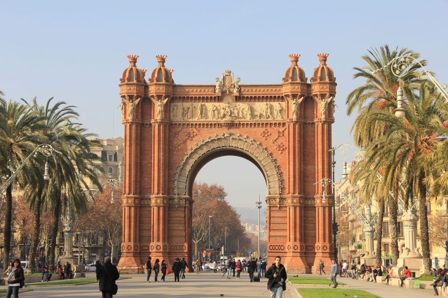 Welcome to Barcelona: Private Tour with a Local - Guides Who Adapt to Your Interests and Pace