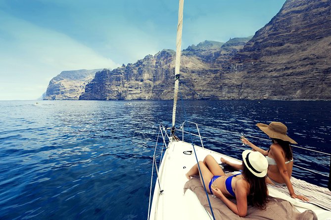 Whales & Dolphins watching in exclusive sailboat - What the three-hour route feels like