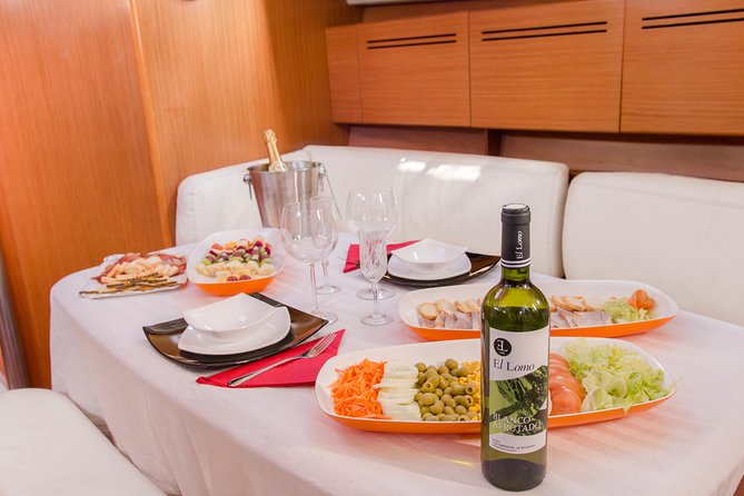 Whales & Dolphins watching in exclusive sailboat - Comfort, group size, and seasickness